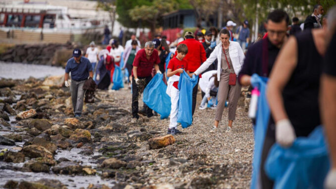 İzmir'de Guinness Dünya Rekoru İçin Plaj Temizliği Seferberliği - Adana Mersin