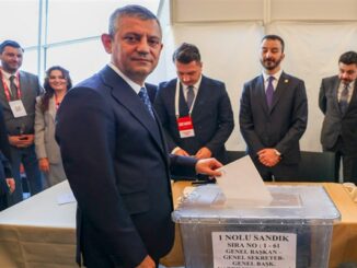 Özgür Özel, Kurultay'da Yeniden CHP Genel Başkanlığına Seçildi - Adana Mersin